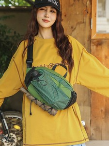 Sac banane tendance et décontracté pour couple, style sportif, sac à dos multifonctionnel pour bouteille d'eau, idéal pour les voyages en extérieur, en nylon - Product Image 4