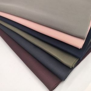 Tissu en maille sandwich tricoté chaîne 100 % polyester DT108 de haute qualité à trous rectangulaires pour chaussures et jouets - Product Image 4