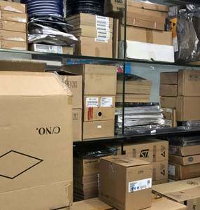 ZUE LP2951 2017 2951-33 SON8 Spot inventario real, chips de alta calidad, el más barato - Product Image 1