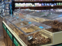 Nouveauté 2026 : Conteneur à bonbons et fruits secs en acrylique grande capacité pour présentoir de confiserie, vente en gros pour revente et micro-grocery