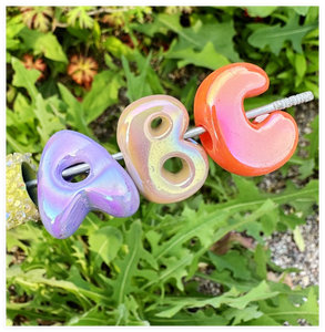 Perles Alphabet <span class=keywords><strong>en</strong></span> <span class=keywords><strong>Résine</strong></span> Acrylique Épaisse de 25 mm, Couleurs Assorties, avec Grand Trou Vertical pour la Fabrication de Bijoux et <span class=keywords><strong>Porte</strong></span>-clés (Vente <span class=keywords><strong>en</strong></span> Gros) - Product Image 2