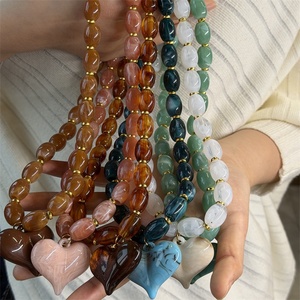 قلادة بوهيمية أنيقة من الفولاذ المقاوم للصدأ مع خرز راتنج ملون وقلادة على شكل قلب للنساء، مجوهرات يدوية الصنع - Product Image 3