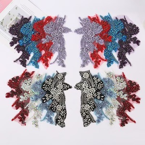 Applicazioni in pizzo floreale 3D con perline di cristallo, decorazioni in strass azzurro chiaro per borse, con retro piatto, a 12 facce, termoadesive e da cucire - Product Image 5