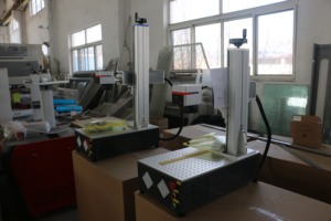 เครื่องแกะสลักเลเซอร์ไฟเบอร์แบบตั้งโต๊ะขนาดเล็ก FDF-10 กำลัง 20W 30W 50W พร้อมการ์ด JCZ สำหรับแกะสลักทอง เงิน และเครื่องประดับ - Product Image 4