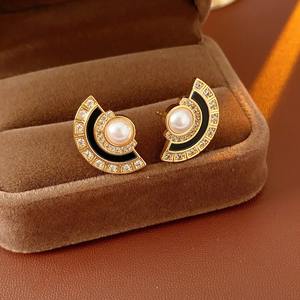 BBRYF07-<span class=keywords><strong>AL</strong></span> Boucles d'oreilles clous vintage micro-incrustées de zircon et de perles en forme d'éventail, bijoux de mode français de luxe léger pour femmes, cadeaux délicats - Product Image 2