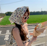 Katoenen bandana, vierkant model.  Ideaal als modeaccessoire voor het hoofd, geweldig voor dagelijks gebruik en op reis.