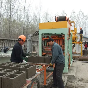 Machine de fabrication de briques d'assemblage QT4-15 à haut rendement Machine de fabrication de briques en béton hydraulique automatique Machine de fabrication de pavés