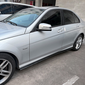 ชุดแต่งสเกิร์ตข้างรถยนต์ Mercedes-Benz C-Class W204 C204 สีดำ Piano Black ลายคาร์บอนไฟเบอร์ ผิวด้าน - Product Image 1