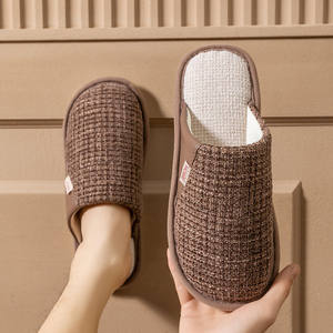 Pantuflas de casa de alta calidad y cómodas, estilo otoño-invierno, con suela gruesa antideslizante, aptas para hombres y mujeres. - Product Image 4