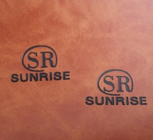 Etichette in Pelle Sintetica PU Personalizzate con Logo Stampato a Caldo 1.0mm <span class=keywords><strong>per</strong></span> Custodie Telefoni, Copertine Quaderni, Borse, Jeans - Product Image 1