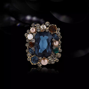 Broche de Aleación Chapado en Oro con Diseño Floral Retro Estilo Palacio, Accesorio Versátil, Elegante y Lujoso para Vestidos Formales de Boda - Product Image 6