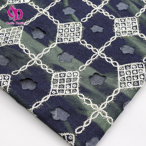 Tissu denim délavé à effet dégradé, broderie de fleurs à sequins de 7 mm et fibres de verre ajourées, vente directe usine, produit phare pour <span class=keywords><strong>manteaux</strong></span> - Product Image 2