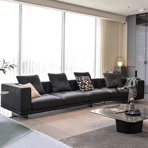Sofá Seccional Moderno de Tres Plazas Casablanca, Curvo, de Cuero Genuino, Diseño Orgánico Italiano Inspirado en Minottii Dylan para Villa - Product Image 5