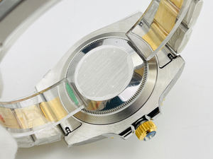 Mejora los abalorios luminosos para que se ajusten al diseño integrado y combinales con cristales curvos. Reloj Mecánico para Hombre - Product Image 4