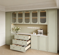 Système de meubles de cuisine modulaire avec armoires de présentation en verre cannelé cintré et station à café intégrée, meubles de rangement haut de gamme
