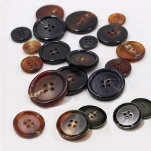 थोक मूल्य स्टॉक काले भूरे रंग का कस्टम लोगो 4 छेद गोल असली प्राकृतिक भैंस सींग का बटन - Product Image 1