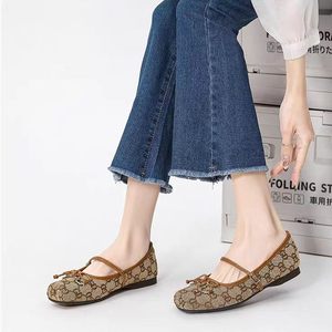 Chaussures plates rétro de créateur 2026 pour femmes, en toile de haute qualité, style décontracté pour la marche en extérieur et la danse - Product Image 3