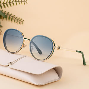 แฟชั่นแว่นกันแดดกรอบกลมสำหรับผู้หญิงโลหะ UV400 ป้องกันคลาส 2 บังแดดกรอบสีดำเลนส์พีซี WF-5G188 - Product Image 2