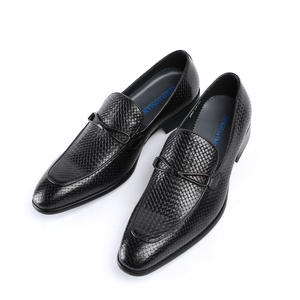 รองเท้าหนังแท้ผู้ชายแฟชั่นทันสมัย สวมใส่สบาย ปลายแหลม เหมาะสำหรับฤดูใบไม้ร่วง ใส่ทำงานและโอกาสทางการ ไซส์ใหญ่ คุณภาพสูง - Product Image 6