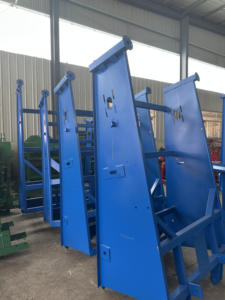 Tracteur automatique à quatre roues moissonneuse-batteuse de pommes de terre et de patates douces pour carottes en vente - Product Image 6