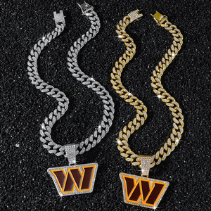Collier Hip Hop avec pendentif lettre logo W des Washington Commanders, plaqué or 18 carats, style tendance et serti de pierres, chaîne maille cubaine, pour fans de la NFL - Product Image 3