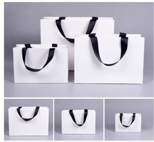 Sacs en papier kraft de luxe en gros avec logo personnalisé, impression sérigraphique, poignées en ruban pour l'emballage de vêtements, chaussures et chaussettes - Product Image 2