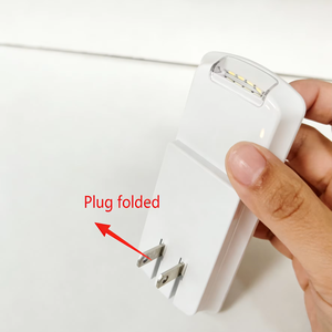 Luz Nocturna con Sensor de Movimiento y Cambio de Color RGB, Enchufe Plegable y Función de Linterna - Product Image 4