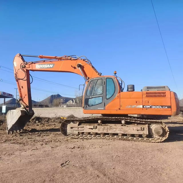 Stable Used Doosan DX300 DX300LC-9C DX300LCA 2022 Model 30 Ton Crawler-type Excavator 1.5m Bucket Capacity Diesel Engine