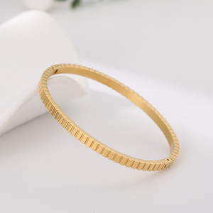 Nueva llegada de las mujeres de lujo diseñador brazaletes pulsera caliente de moda impermeable de acero inoxidable oro moda cadena enlace fiesta - Product Image 4