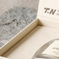 Boîte à parfum rigide de style livre blanc magnétique de luxe sur mesure avec emballage écologique recyclable pour usage cosmétique