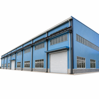 Atelier préfabriqué en acier de 15 m de portée avec pont roulant de 5 tonnes et revêtement rouge brique pour atelier de travail des métaux