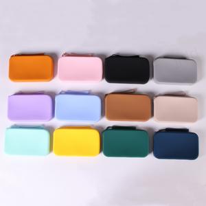 Porte-monnaie à fermeture éclair en silicone grande capacité |   Logo personnalisable et sangle détachable pour le rangement quotidien - Product Image 4