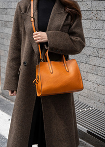 Nuevo Bolso Tote Grande de Cuero Genuino Estilo Vintage, Impermeable, Multifuncional, de Hombro y Bandolera - Product Image 3