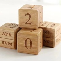 Personnalisable Faites Votre Propre Décoration de Bureau Festival Blocs Perpétuel Cube en Bois carré Petit Calendrier pour Décoration de Bureau