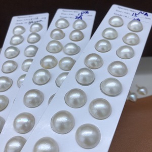 Perles de nacre blanches 15 mm, micro-défauts, 20 pièces par paquet, perles en vrac - Product Image 3