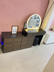 <span class=keywords><strong>Coiffeuse</strong></span> moderne en bois pour le maquillage, grand miroir LED, table <span class=keywords><strong>à</strong></span> langer avec armoire latérale pour projet de mobilier de chambre <span class=keywords><strong>à</strong></span> coucher. - Product Image 2