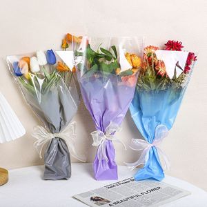 โรงงานขายส่งวัสดุห่อดอกไม้แบบไล่สี ถุงพลาสติกใส OPP  ขั้นต่ำ 50 ถุง - Product Image 2