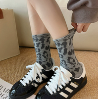 Chaussettes pour femmes en jacquard à rayures léopard, coton peigné 200N, douces et élégantes, pour les fêtes, le sport et l'usage quotidien, chaussettes amusantes personnalisées