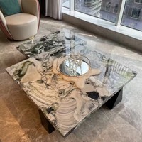 Table basse en marbre vert émeraude Luca |   Table basse carrée en pierre naturelle avec plateau en breccia nuageux et base en bois foncé pour salon