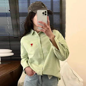 Camisa de Manga Larga Informal para Hombre y Mujer, de Algodón Puro, con Bordado de Cuentas en Forma de Corazón Pequeño, Estilo Oxford, Cierre de Botón Sencillo, Color Sólido - Product Image 3