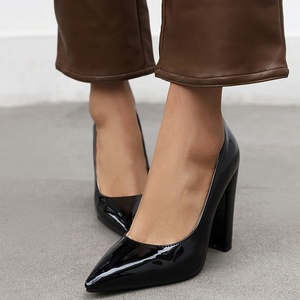 Zapatos de vestir de tacón grueso con punta en pico y parte superior reflectante para mujer, estilo slip-on, talla grande 43 - Product Image 3