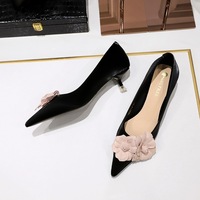 Chaussures plates noires de haute qualité à enfiler, confortables, à talon fin, avec motif floral tridimensionnel, style professionnel, pour le bureau, mariage, été, automne