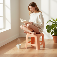 Chaise carrée en plastique minimaliste moderne, lignes épurées, disponible en plus de 10 couleurs, impression de logo personnalisée