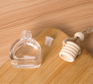 Bottiglia di profumo per Auto con tappo in legno diffusore deodorante appeso vetro vuoto ricaricabile per Auto ciondolo odore olio essenziale - Product Image 6