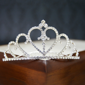 Tiara per Bambine con Cristalli Luccicanti, Corona Dorata Regolabile con Pettine e Fermaglio per Capelli - Product Image 2
