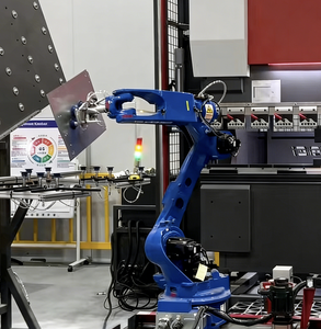 Yaskawa Gp25 Bibo Gp25 Station de travail robotisée avec bras robotisé et rail linéaire pour l'automatisation de la presse et la haute efficacité de la tôlerie - Product Image 3