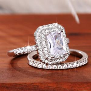 Anillo de Compromiso de Diamante Corte Esmeralda en Oro Blanco para Mujer Q194, Color D Natural, Engaste Halo - Product Image 6