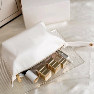 Bolsa de lona blanca bordada con diseño de dumpling para transportar cosméticos, de gran capacidad, alta calidad, simple y bonita. - Product Image 4