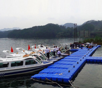 Plateforme flottante modulaire en HDPE durable avec piston pour quais de jet-skis et de bateaux dans les marinas