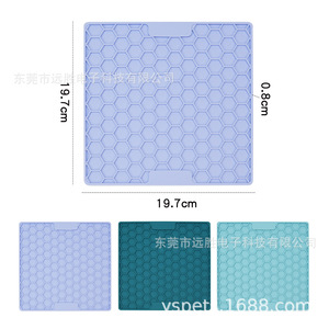Alfombrilla de silicona para lamer Spot Pet, 200x200mm, de calidad alimentaria, para alimentación lenta de gatos y perros, diseño de rejilla cuadrada - Product Image 4